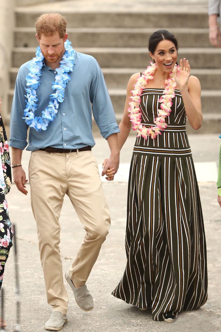 Martin Grant - PRINCE HARRY AND MEGHAN, THE DUCHESS OF SUSSEX AT BONDI BEACH, SYDNEY, AUSTRALIA. MEGHAN IS WEARING MARTIN GRANT MAXI STRIPES DRESS FROM RESORT SS19 COLLECTION. 